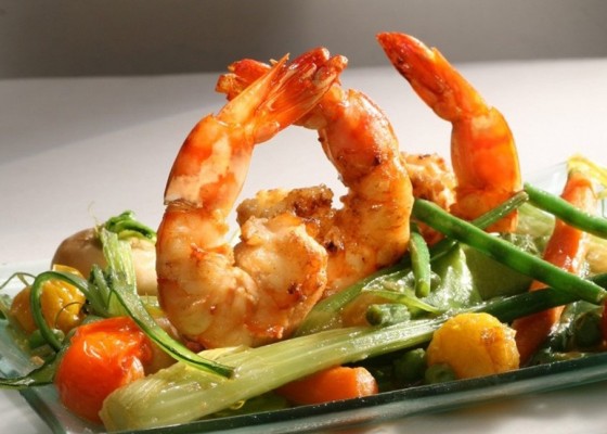 <h3 class='prettyPhoto-title'>Fried prawns</h3><br/>Fried prawns and vanilla emulsion on a bed of crunchy vegetables