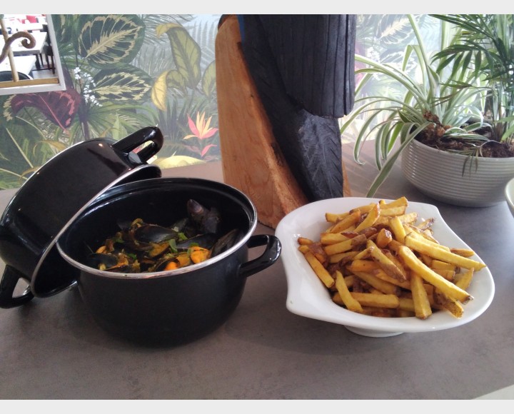 <h6 class='prettyPhoto-title'>MOULES DE FOURAS A LA CREOLE</h6>