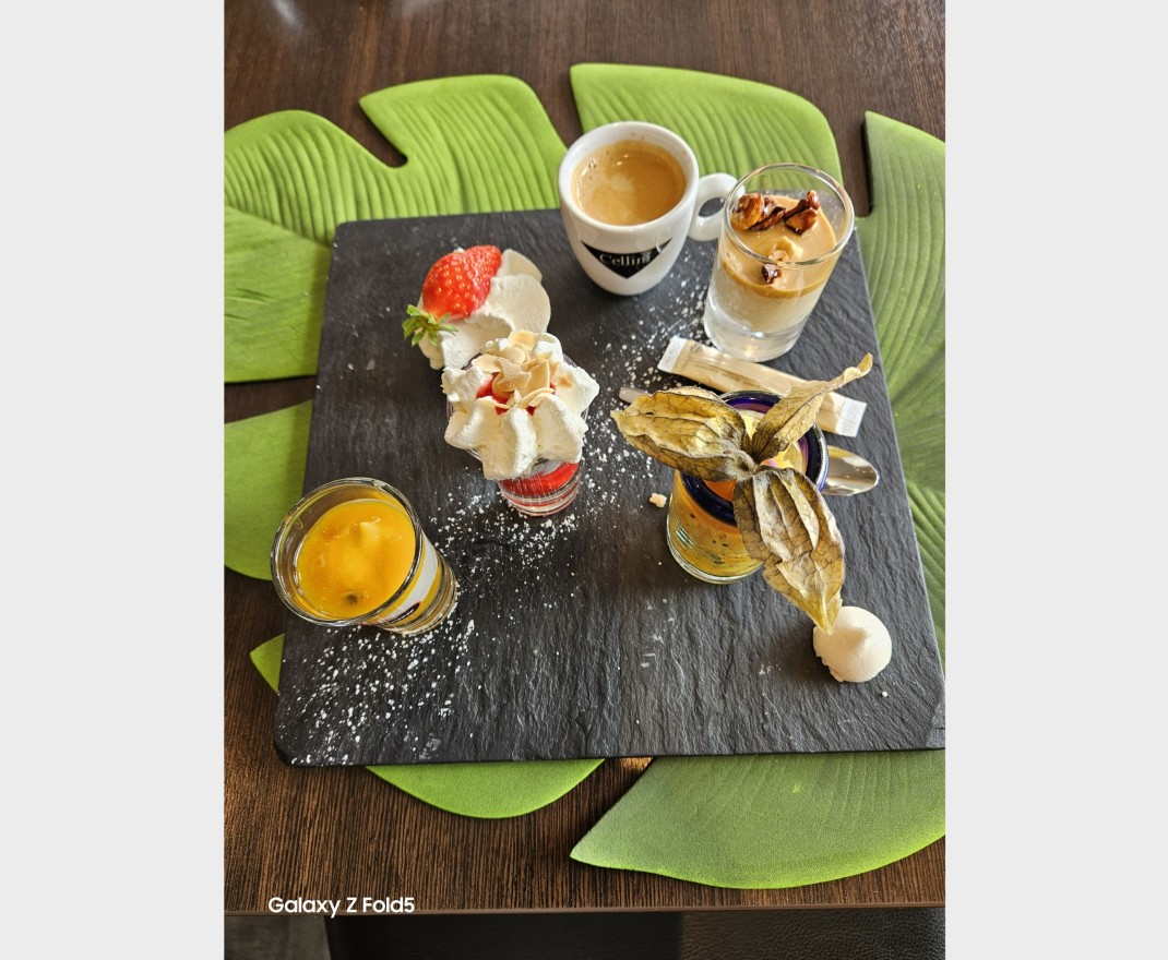 <h6 class='prettyPhoto-title'>CAFE GOURMAND</h6>