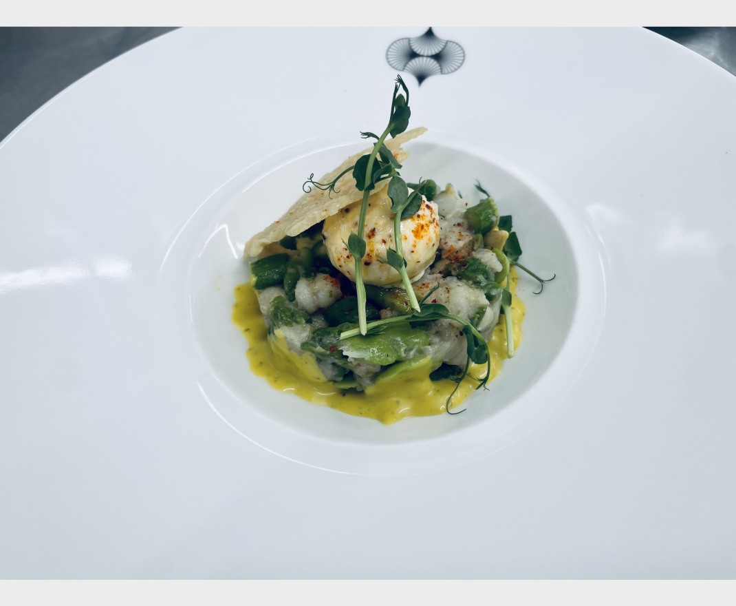 <h6 class='prettyPhoto-title'>Tartare d'asperges vertes et crosnes, vinaigrette aux agrumes, oeuf confit</h6>