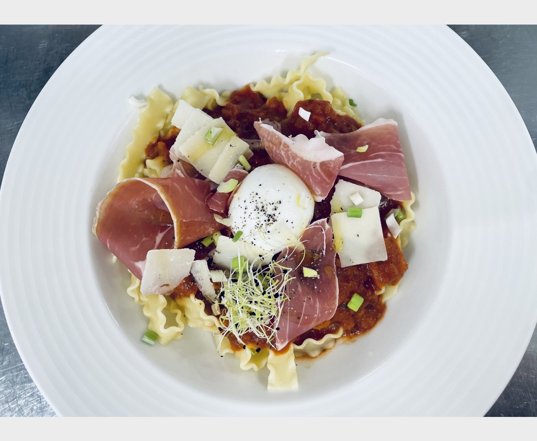 <h6 class='prettyPhoto-title'>Mafaldines façon arrabbiata, burrata crémeuse, grana padano</h6>