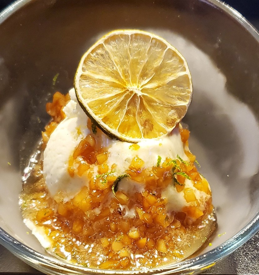 <h6 class='prettyPhoto-title'>Bienmesabe aux amandes, zeste de citron vert et glace vanille</h6>