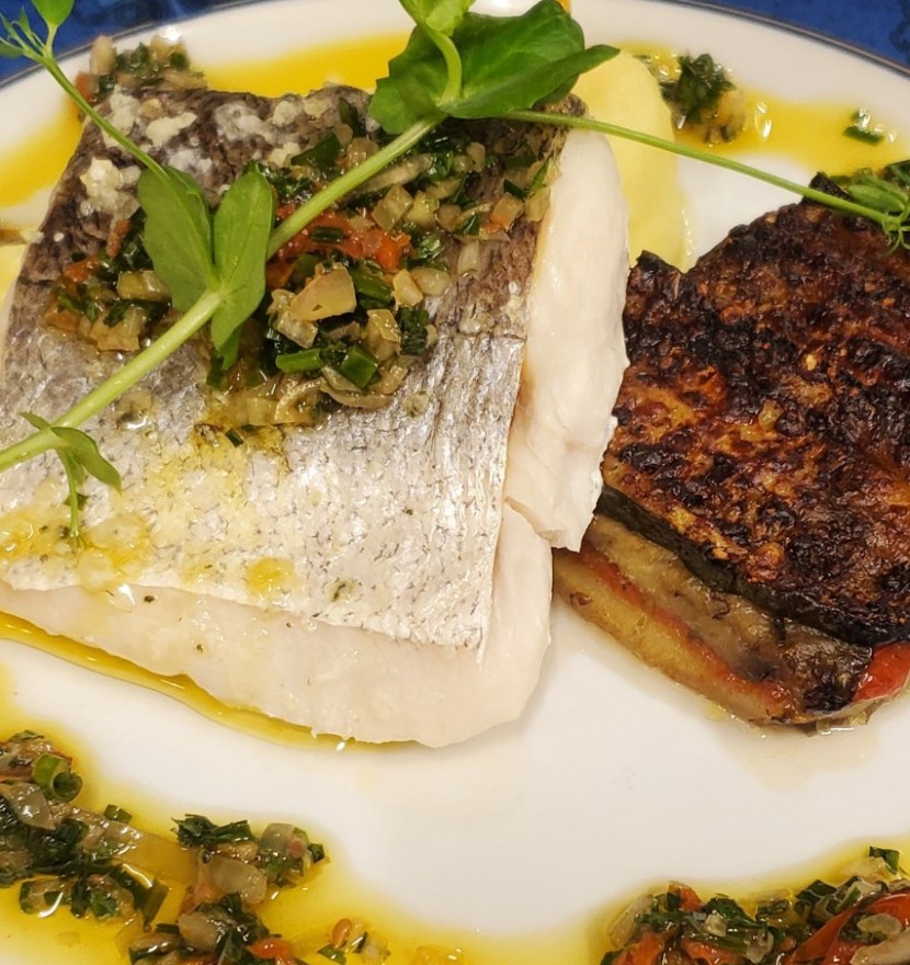 <h6 class='prettyPhoto-title'>Retour de la Criée : Thon, purée de pommes de terre, gratin de légumes et sauce vierge</h6>