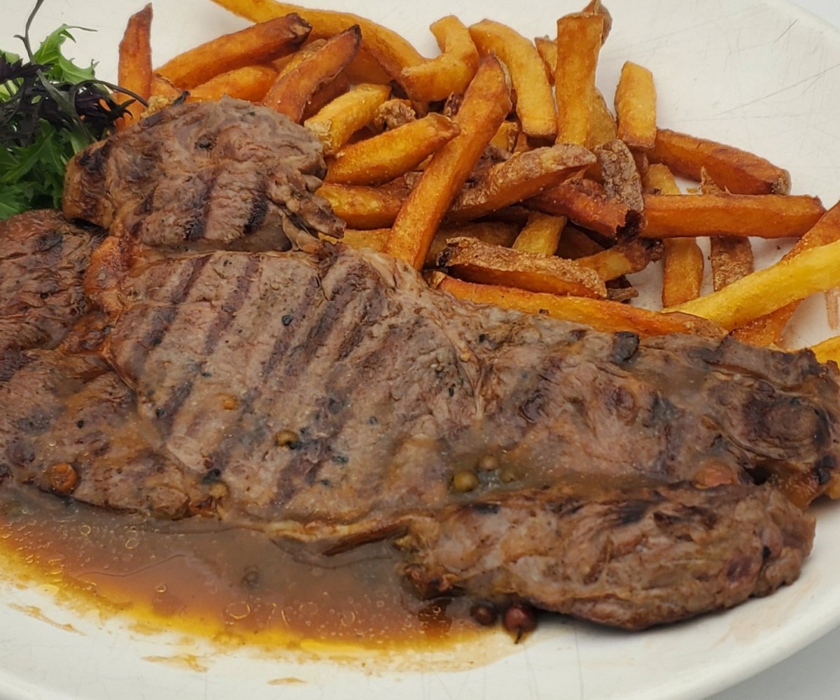 <h6 class='prettyPhoto-title'>Plat du moment : Entrecôte, sauce bordelaise, frites maison</h6>