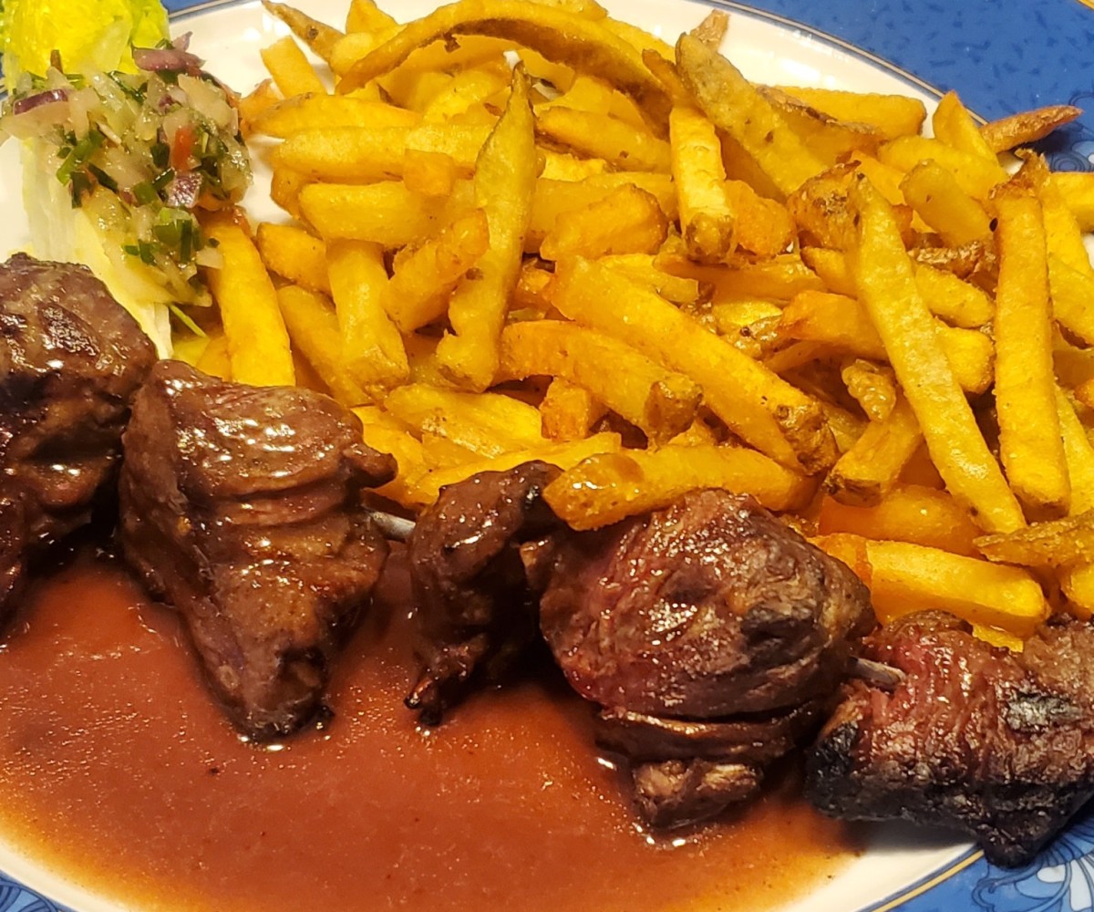 <h6 class='prettyPhoto-title'>Dish of the moment: Beef fillet skewer, Bordeaux sauce, homemade fries </h6>