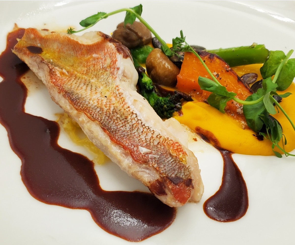 <h6 class='prettyPhoto-title'>Retour de nos criées, purée à la butternut, légumes d'automne et sauce civet</h6>