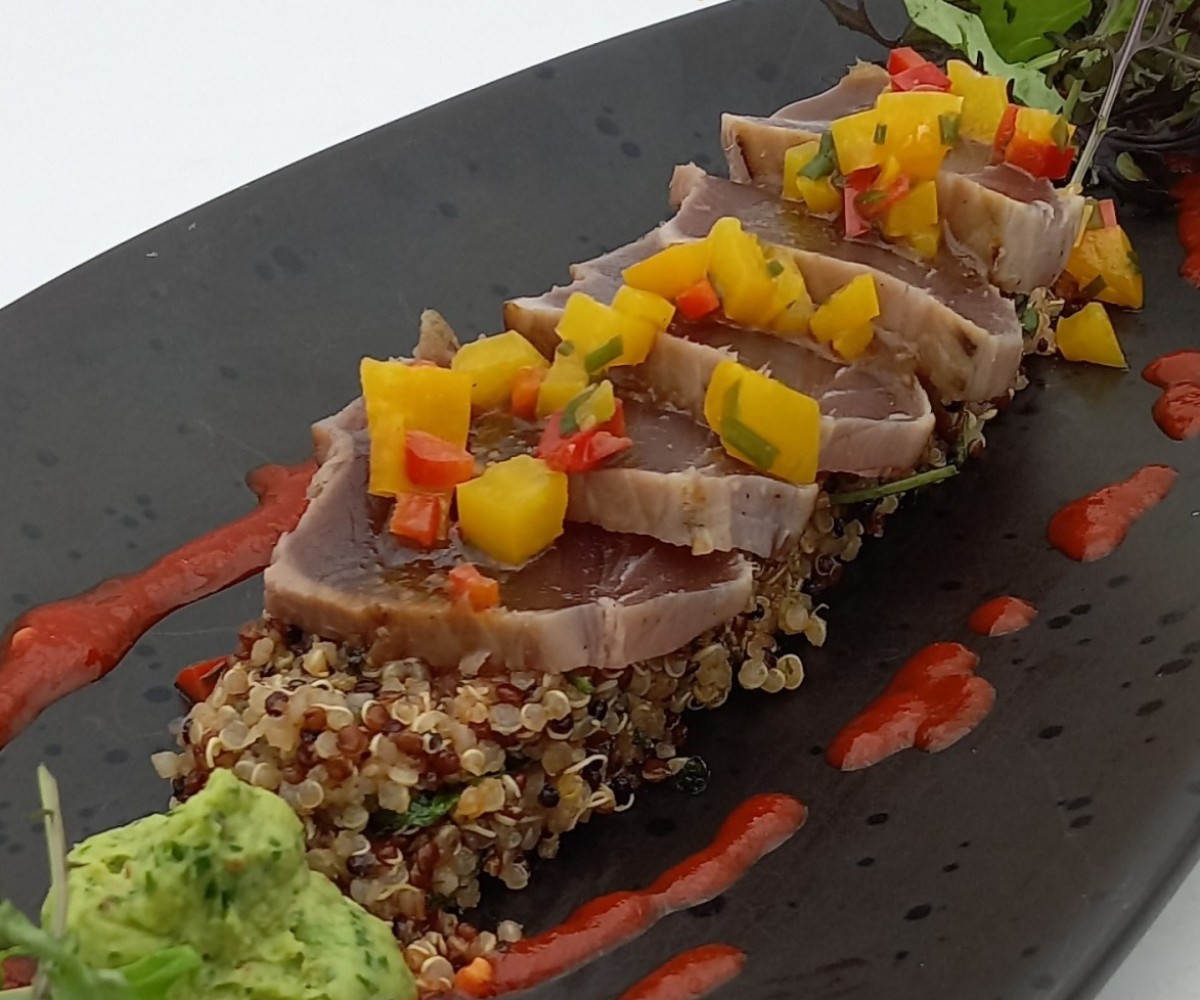 <h6 class='prettyPhoto-title'>Entrée du moment : Tataki de thon</h6>