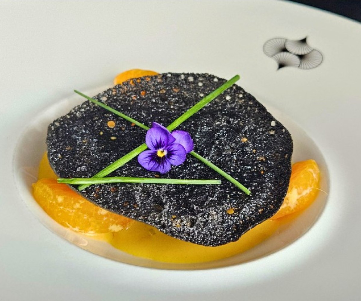 <h6 class='prettyPhoto-title'>Noix de Saint Jacques et sa julienne de légumes</h6>