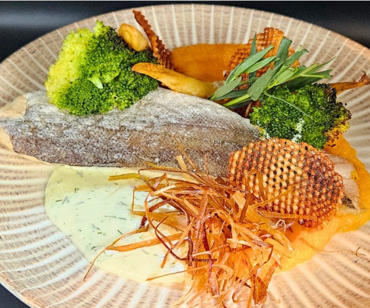 <h6 class='prettyPhoto-title'>Merlu sauce mousseuse à l’estragon</h6>