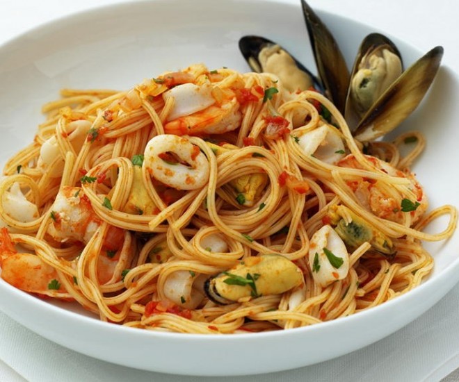 <h6 class='prettyPhoto-title'>46. Spaghetti With Seafood</h6>