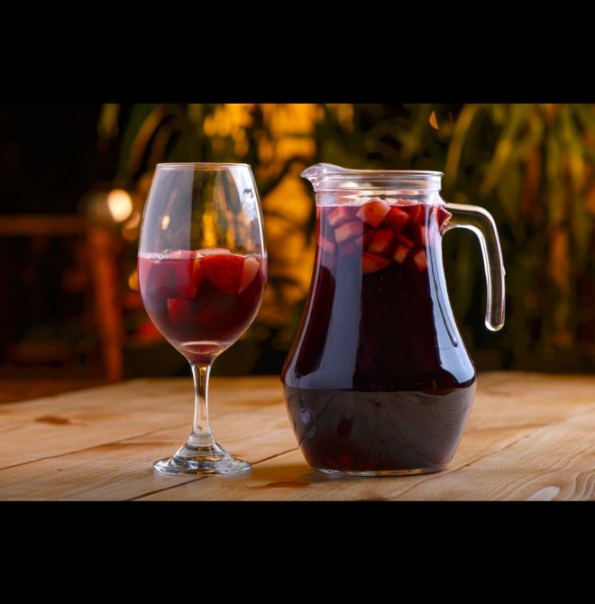 <h6 class='prettyPhoto-title'>Jug of red wine sangria</h6>