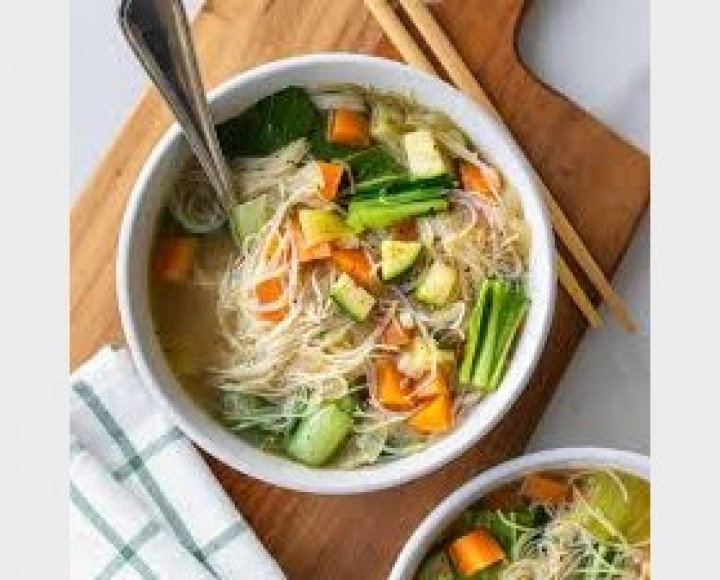 <h6 class='prettyPhoto-title'>Vegetables Noodles Soup</h6>
