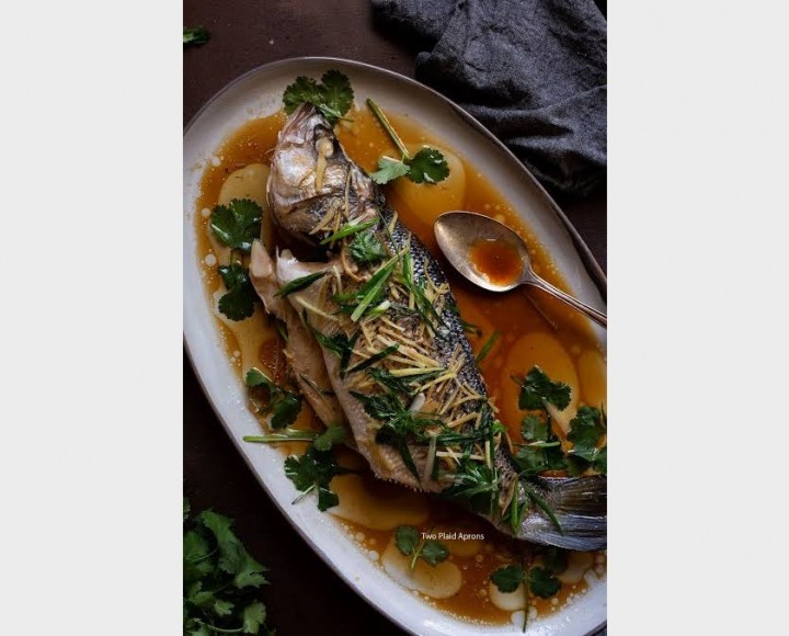 <h6 class='prettyPhoto-title'>Steamed whole fish</h6>