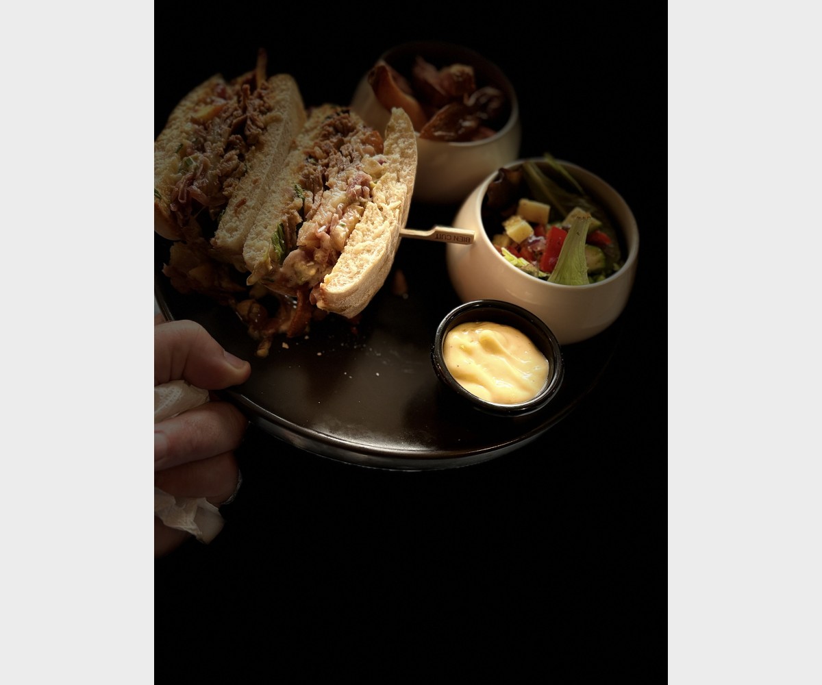 <h3 class='prettyPhoto-title'>LE BURGER SIGNATURE possible double burger +6</h3>