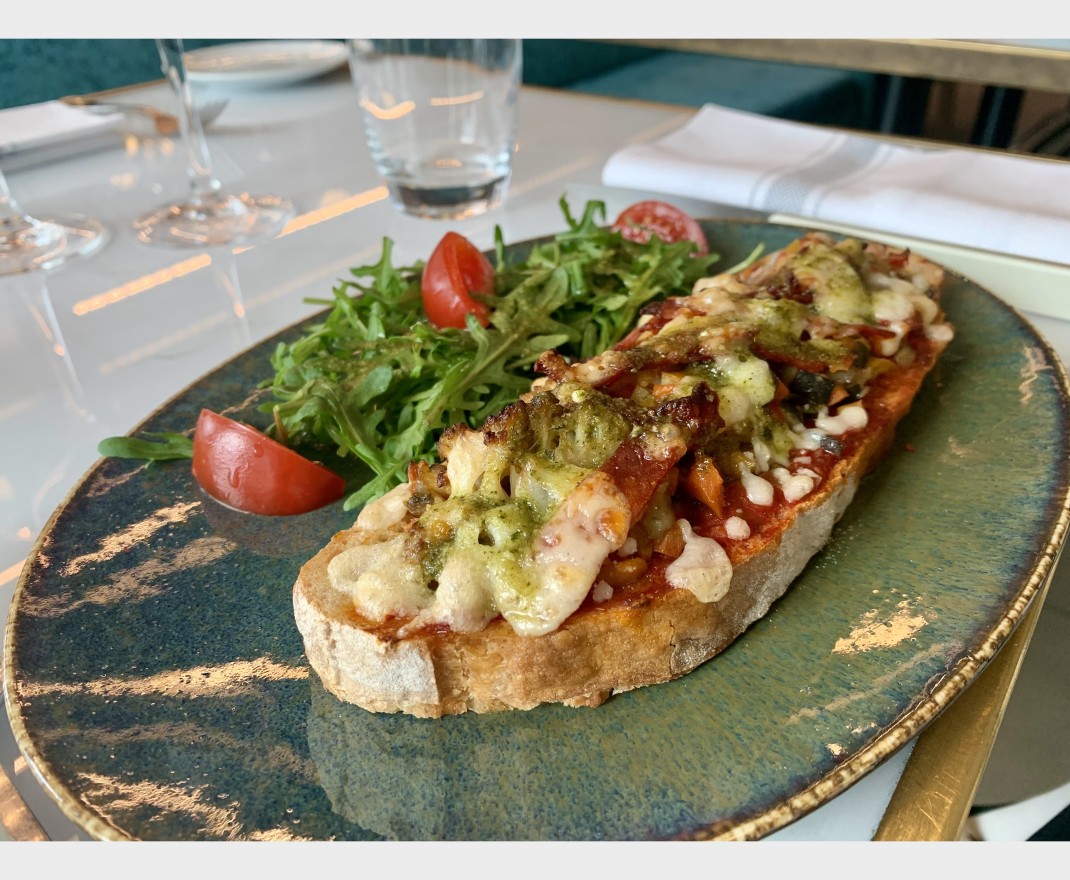 <h6 class='prettyPhoto-title'>Bruschetta-style toast with chorizo and sunny vegetables </h6>