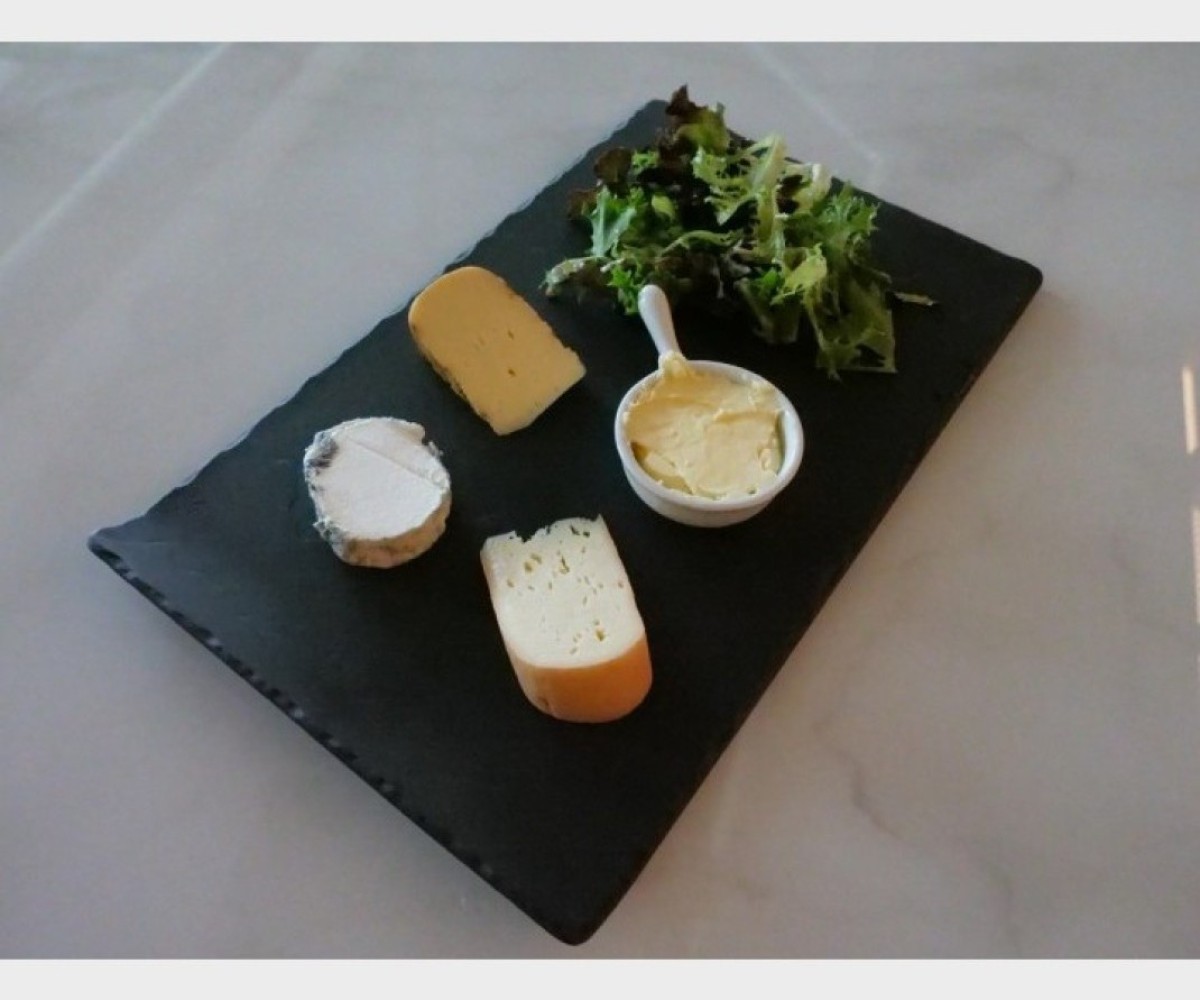 <h6 class='prettyPhoto-title'>Assiette de fromages</h6>