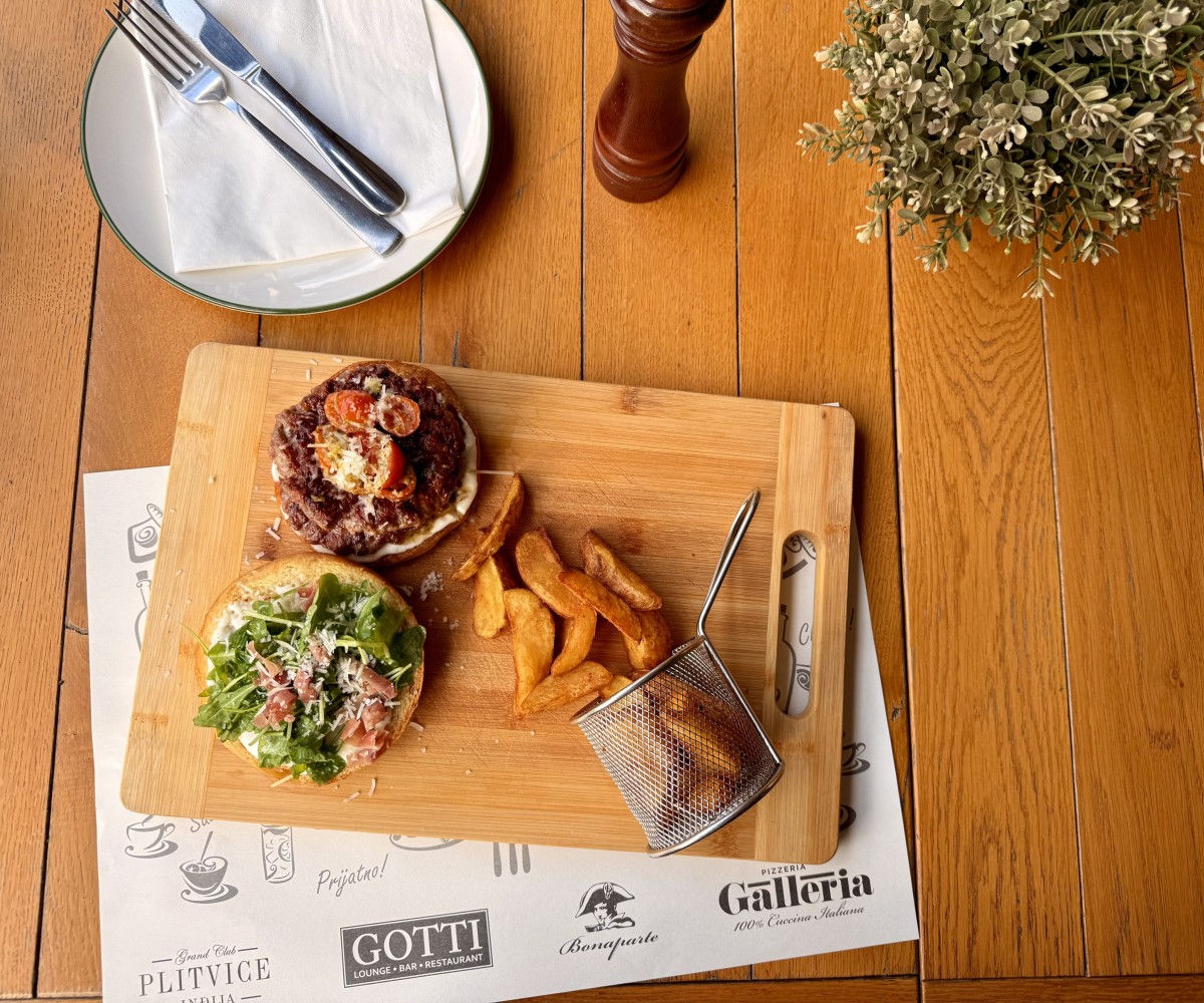 <h6 class='prettyPhoto-title'>Gotti burger</h6>