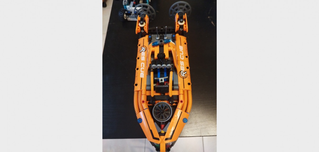 <h6 class='prettyPhoto-title'>Lego Technic 42120 Rescue Hovercraft</h6>