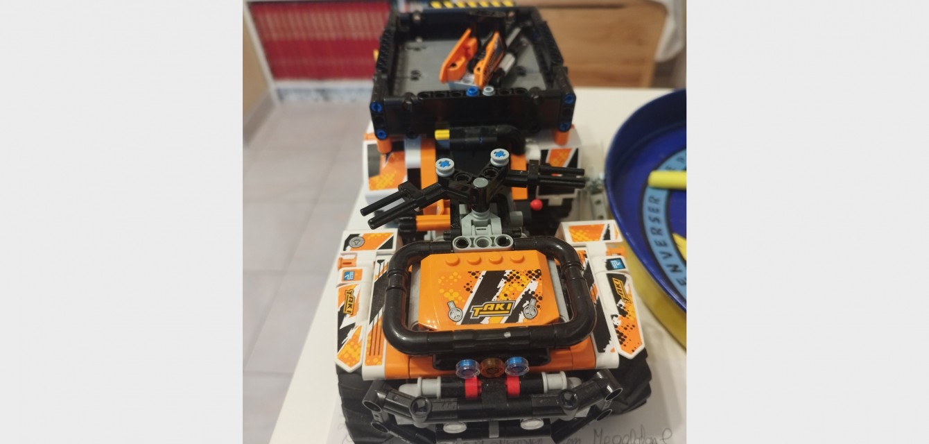 <h6 class='prettyPhoto-title'>Lego Technic 42139 The all-terrain vehicle</h6>