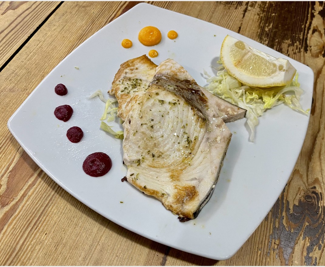 <h6 class='prettyPhoto-title'>Gebratener Schwertfisch</h6>