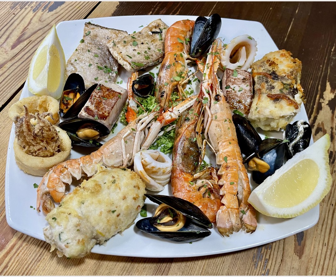 <h6 class='prettyPhoto-title'>Gemischter Fischgrill</h6>