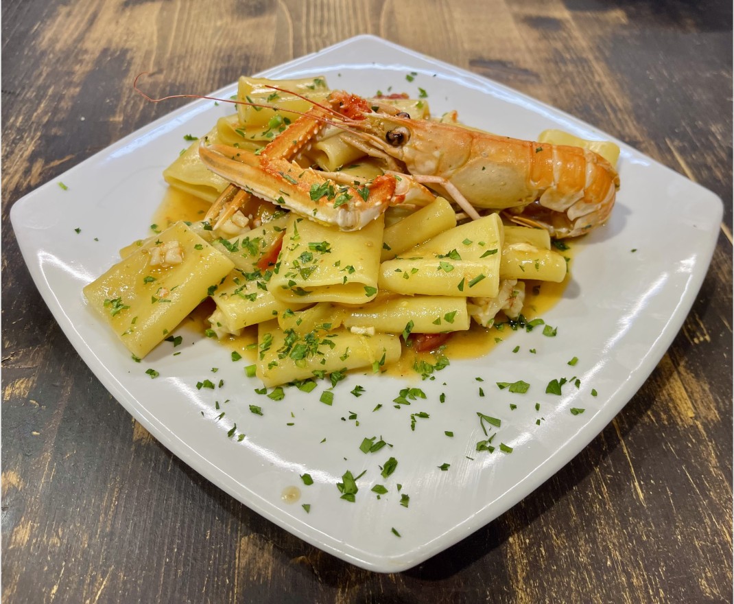 <h6 class='prettyPhoto-title'>Paccheri with scampi </h6>