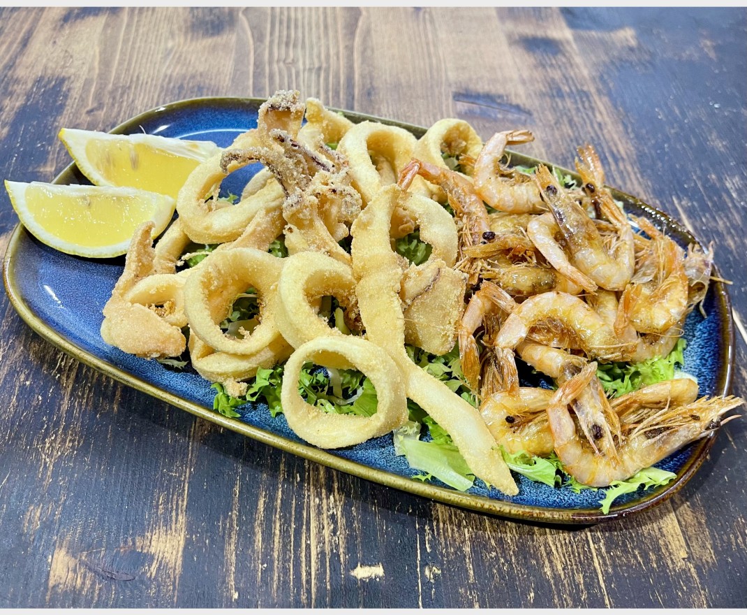 <h6 class='prettyPhoto-title'>Gambas y calamares fritos</h6>