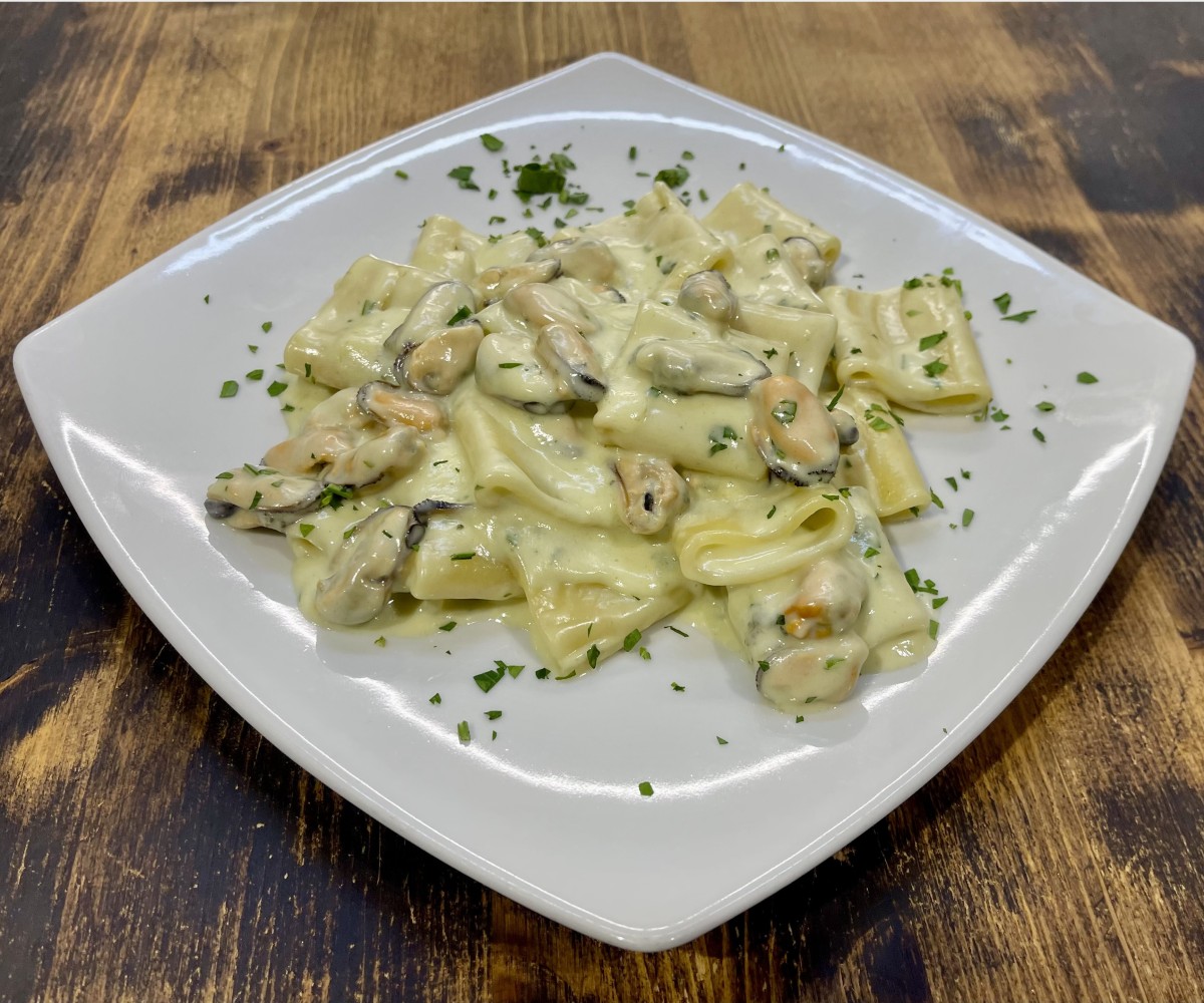 <h6 class='prettyPhoto-title'>Paccheri con crema de calabacín, gorgonzola y mejillones sin cáscara</h6>
