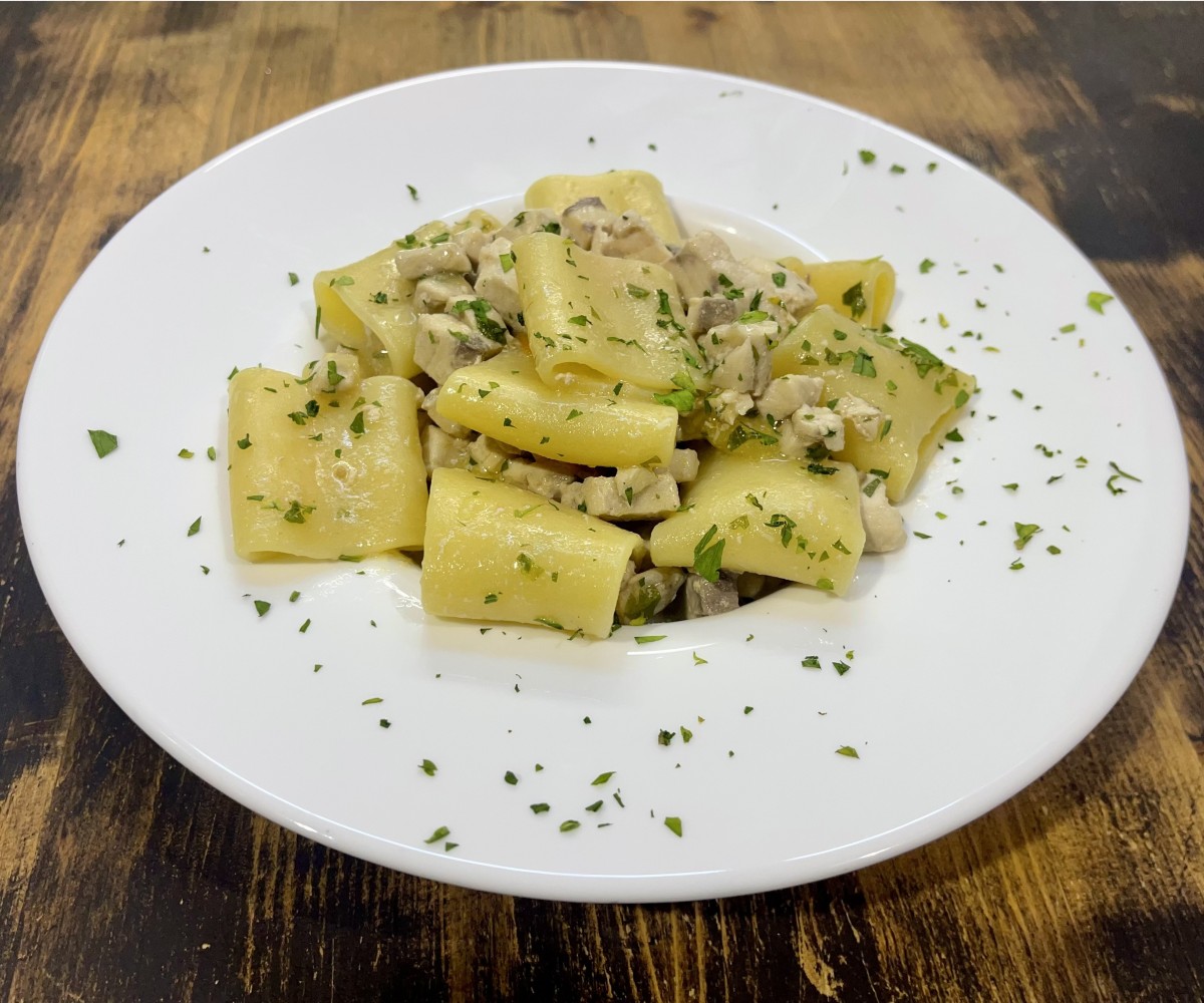 <h6 class='prettyPhoto-title'>Paccheri con pez espada y tomates datterino amarillos</h6>