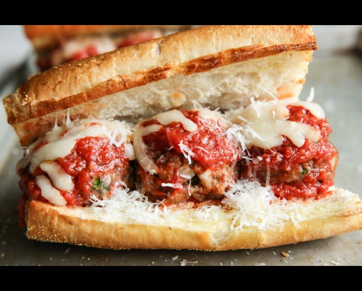 <h6 class='prettyPhoto-title'>Meatball Sandwich with Fries</h6>