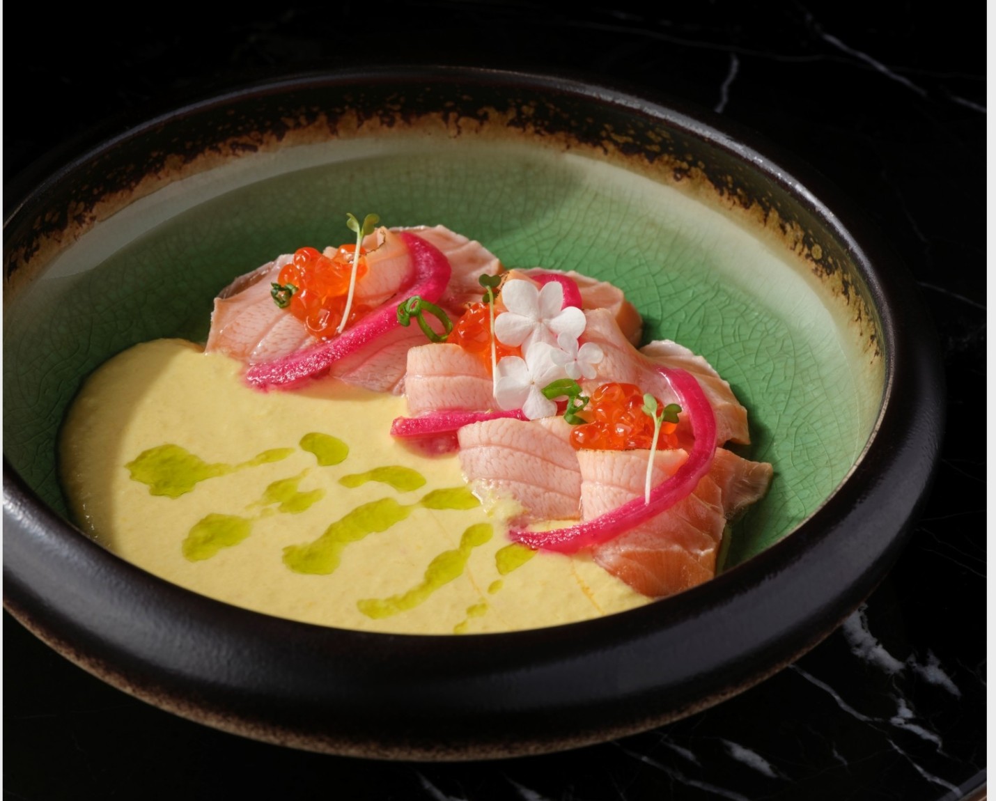 <h6 class='prettyPhoto-title'>SALMON TIRADITO</h6>