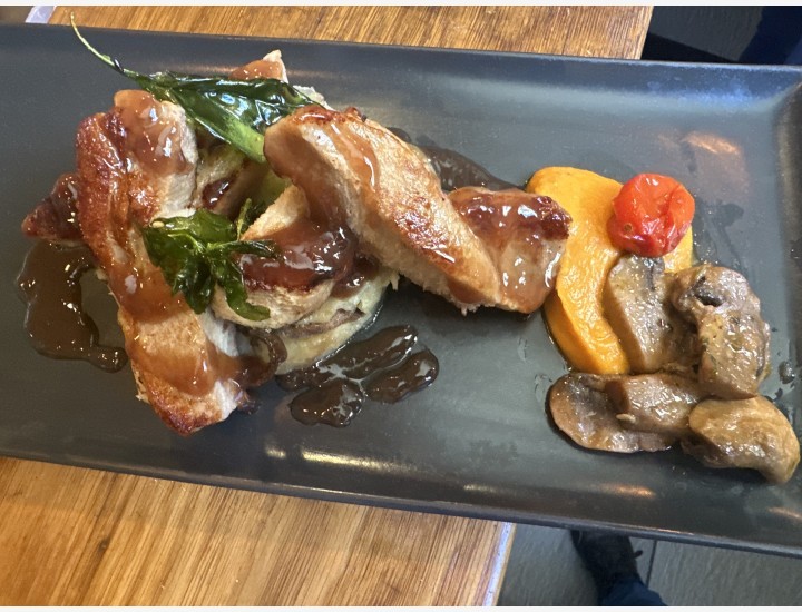 <h3 class='prettyPhoto-title'>LE COCHON </h3>
