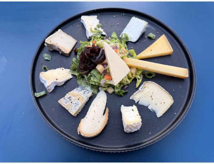 <h3 class='prettyPhoto-title'>LE PLATEAU DE FROMAGES</h3>