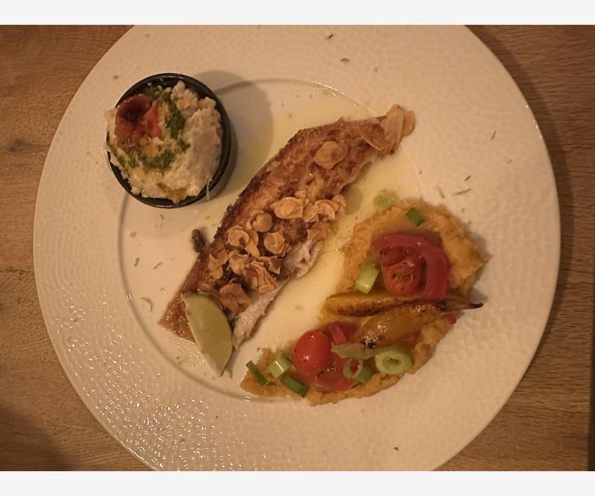 <h3 class='prettyPhoto-title'>LA SOLE</h3>