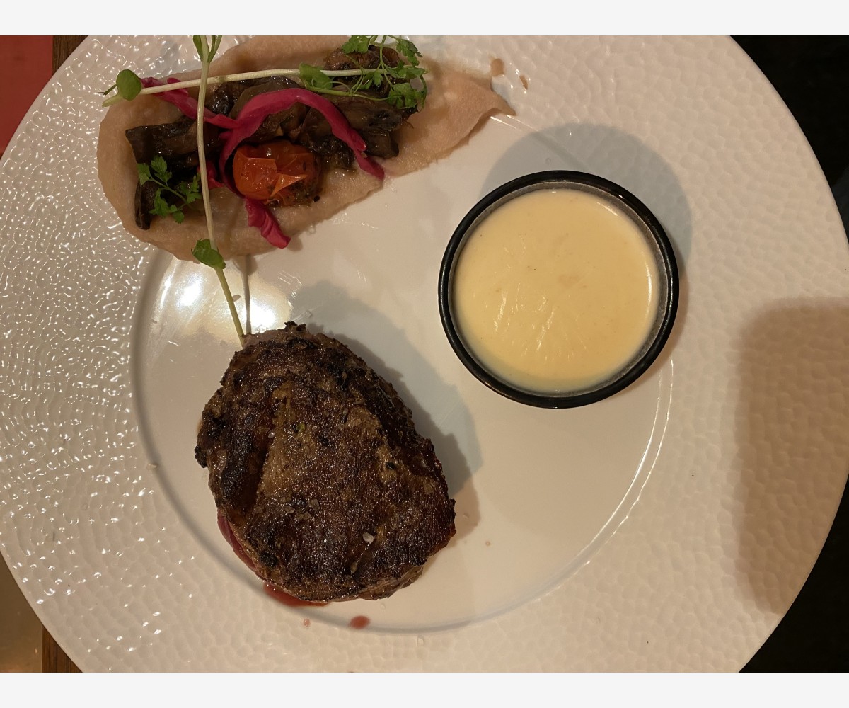 <h3 class='prettyPhoto-title'>CHEF'S DISH </h3>