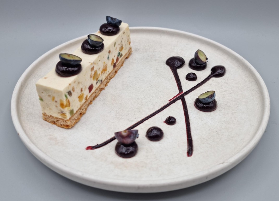 <h3 class='prettyPhoto-title'>Nougat glacé à la myrtille.</h3>