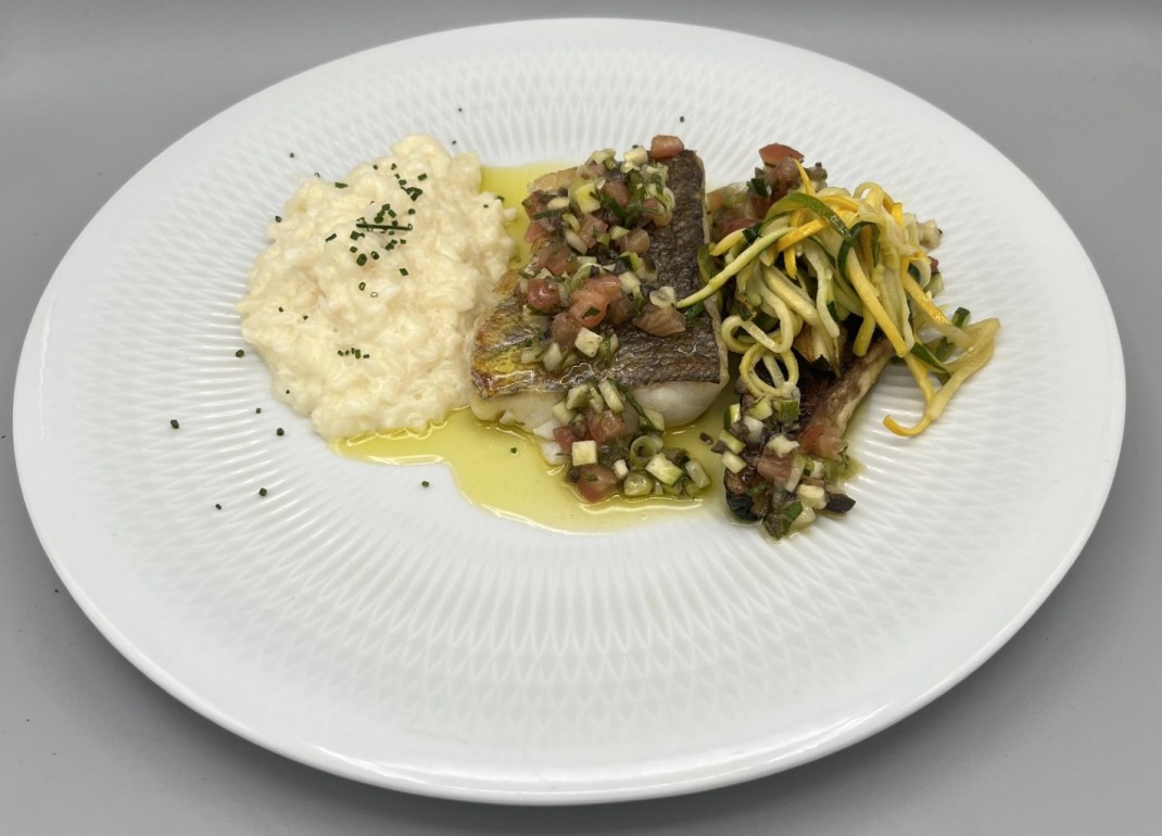 <h6 class='prettyPhoto-title'>Pavé de Merlu, risotto et courgettes</h6>