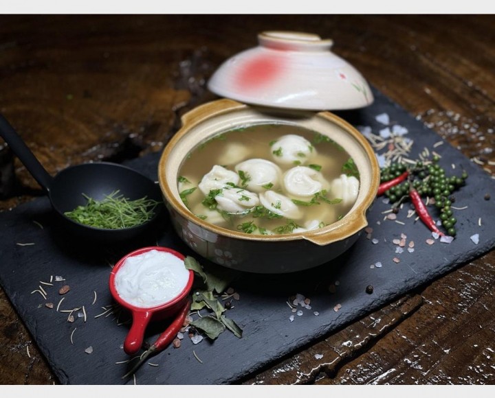 <h6 class='prettyPhoto-title'>Dumplings with broth</h6>