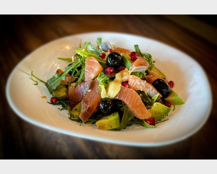 <h6 class='prettyPhoto-title'>SALAD WITH SALTED SALMON</h6>