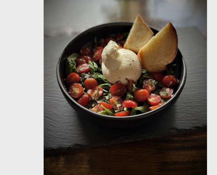 <h6 class='prettyPhoto-title'>BURRATA WITH TOMATOES AND BASIL</h6>