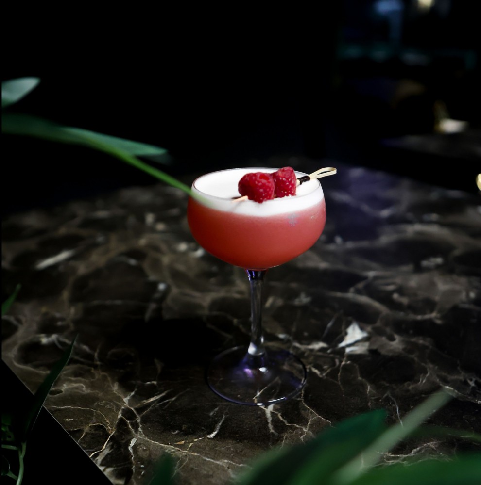 <h6 class='prettyPhoto-title'>CLOVER CLUB (Fruity and Elegant)</h6>