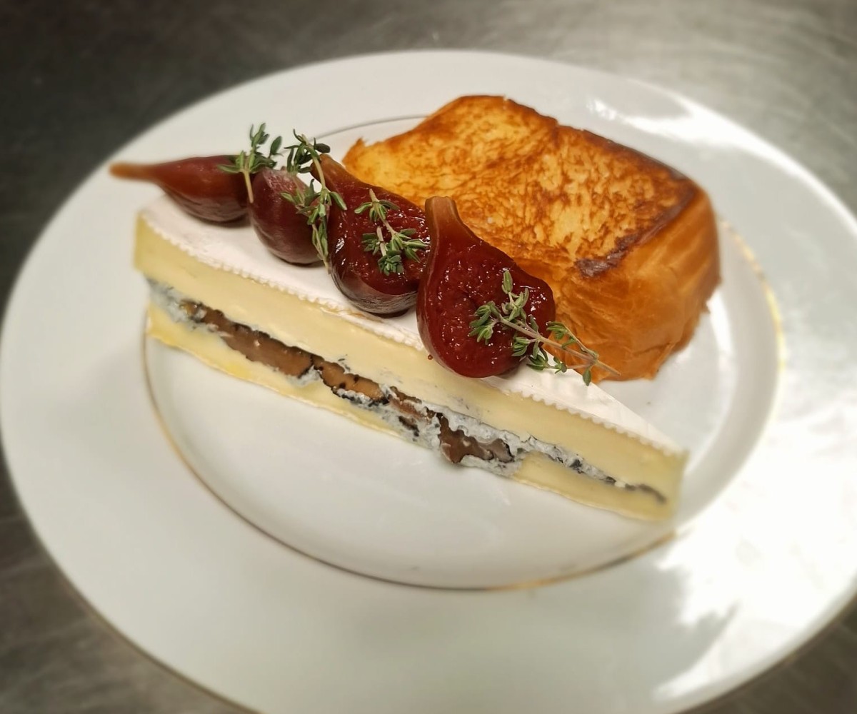 <h6 class='prettyPhoto-title'>Brie Paysan Breton à la Truffe</h6>