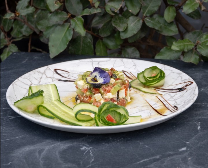 <h6 class='prettyPhoto-title'>TARTARE VÉGÉ A LA GRECQUE</h6>