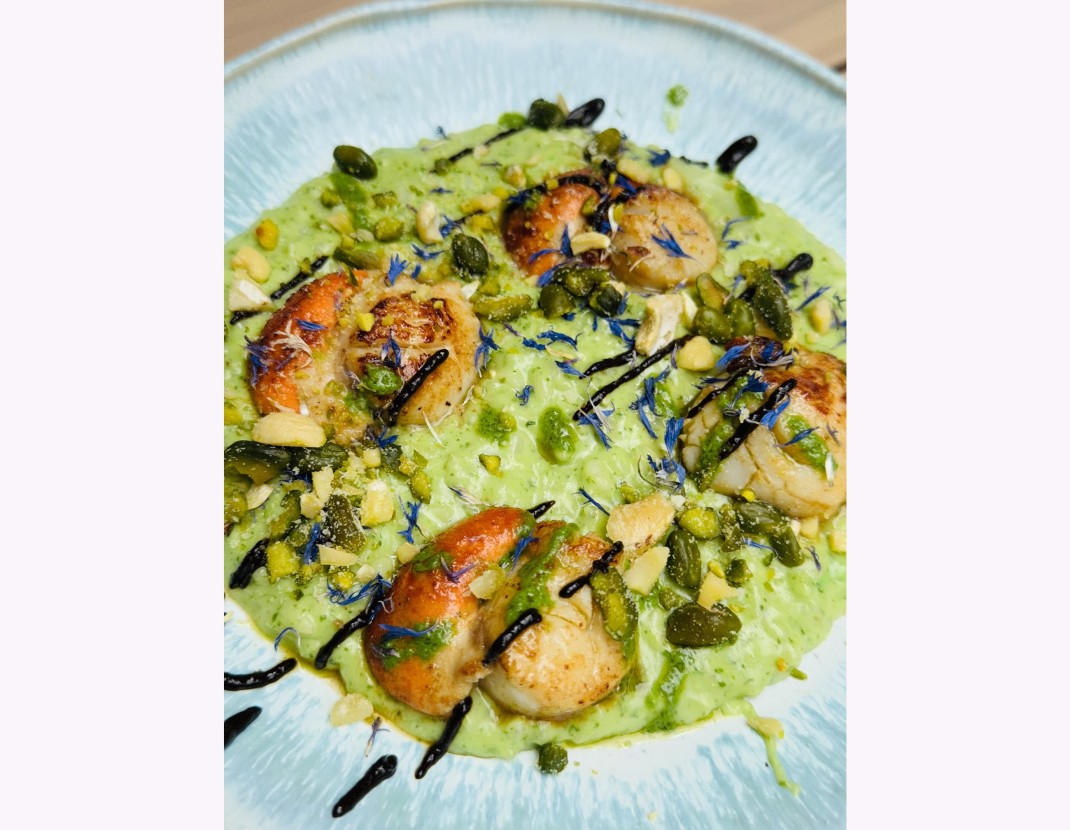 <h6 class='prettyPhoto-title'>Risotto de St Jacques gourmand et coloré, un plat qui éveille les papilles autant que les yeux </h6>