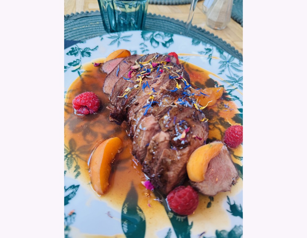 <h6 class='prettyPhoto-title'>Magret de canard, sauce miel, et fruits du moment (env.370g)</h6>