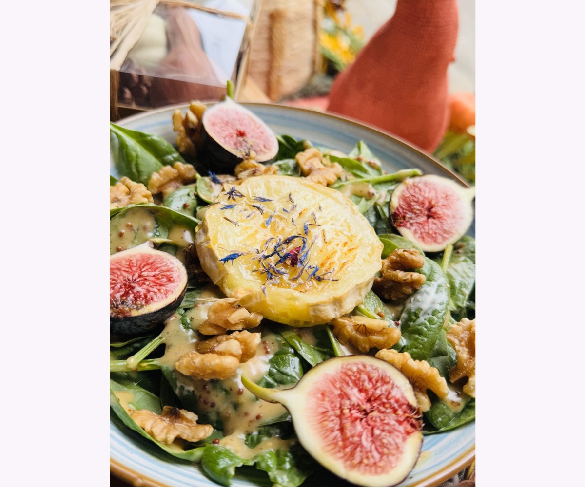 <h6 class='prettyPhoto-title'>Salade de jeunes pousses d'épinards, figues, noix,chèvre vignaigrette balsamique miel </h6>