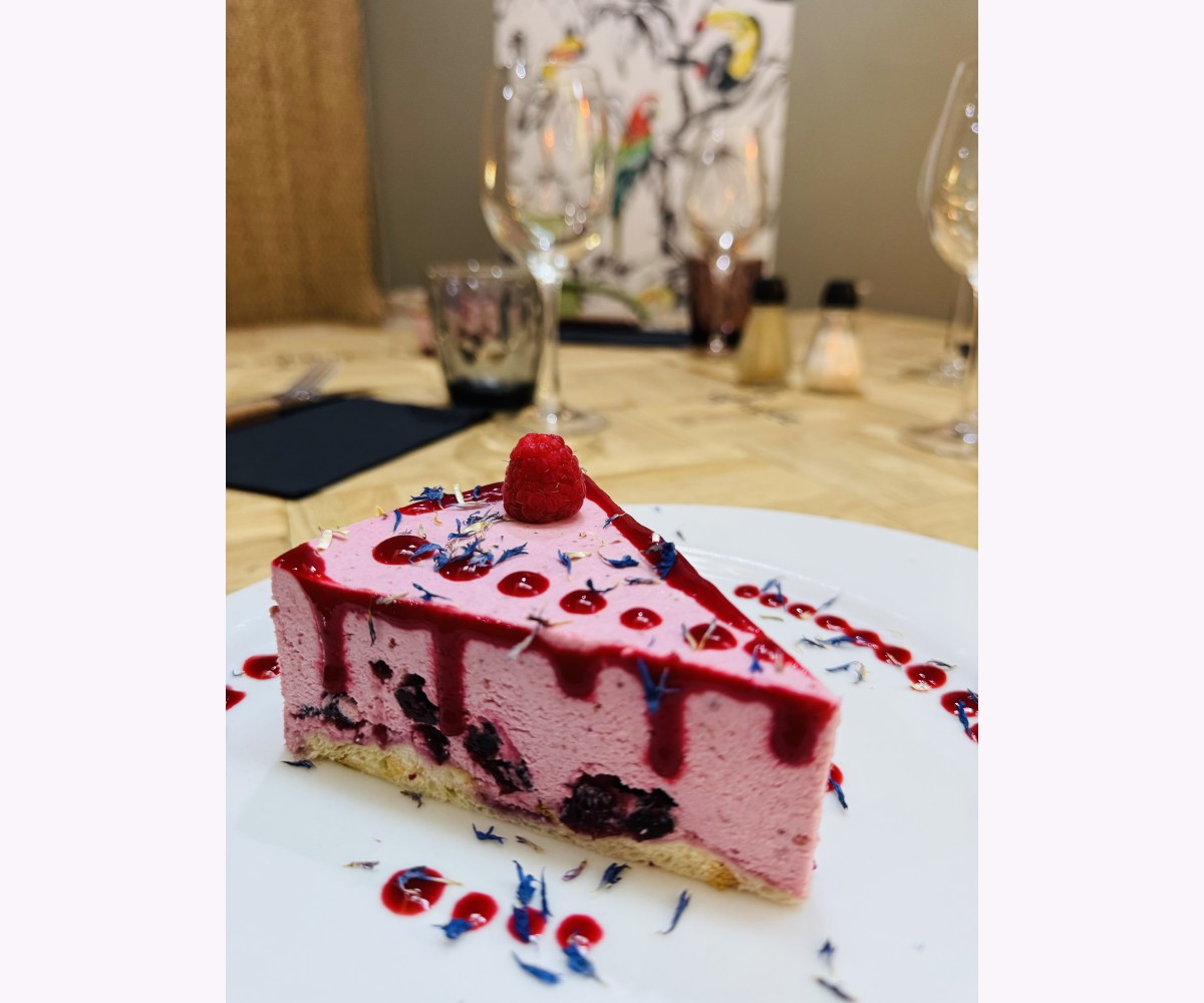 <h6 class='prettyPhoto-title'>Cheesecake chocolat ruby et myrtilles (Supp 3€)</h6>