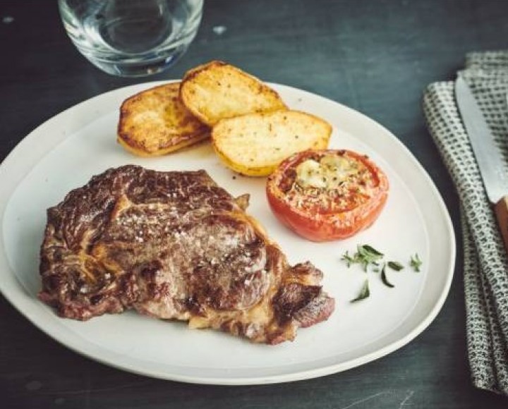 <h6 class='prettyPhoto-title'>Grilled rib steak Café de Paris</h6>