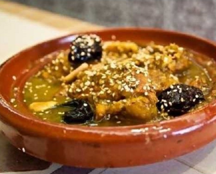 <h6 class='prettyPhoto-title'>Veal tagine with prunes and almonds</h6>