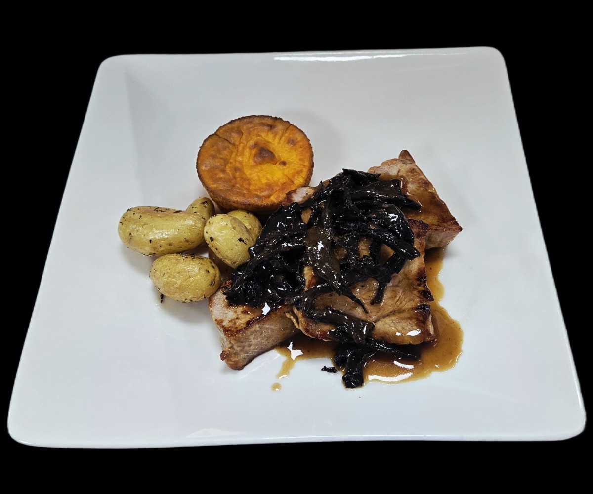 <h6 class='prettyPhoto-title'>Fondant de veau cuit basse température, sauce à la trompette de la mort</h6>